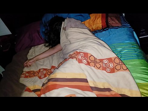 ❤️ ස්ටේප්සන් තම තරුණ සුළු මව නිදා සිටියදී ඇයට බැණ වදියි. ❤ Fucking අප වෙත  ﹏